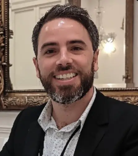 Dr. Víctor Quesada Cubo